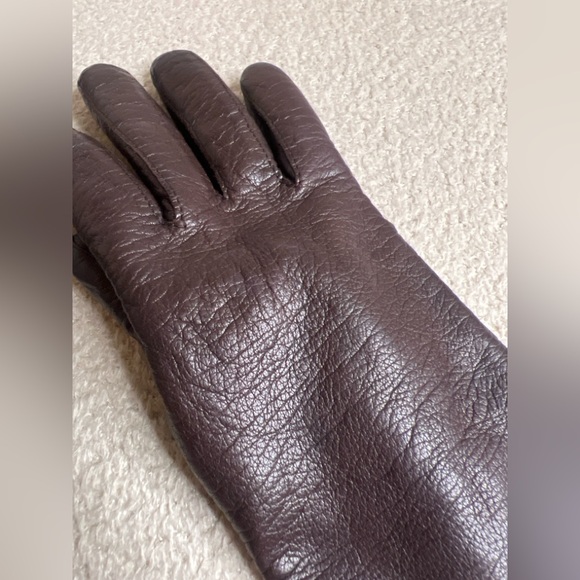 Cashmere Lined Full-Grain Leather Gloves | Quiet Luxury - Picture 12 of 16